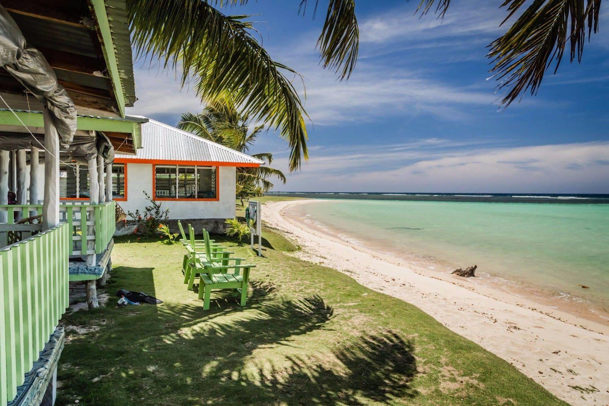 Tailua Beach Fales Manase Exterior foto