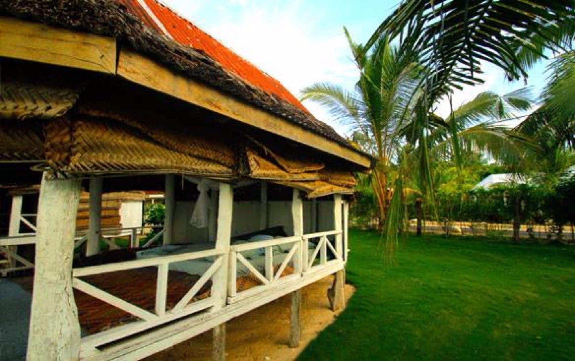 Tailua Beach Fales Manase Exterior foto